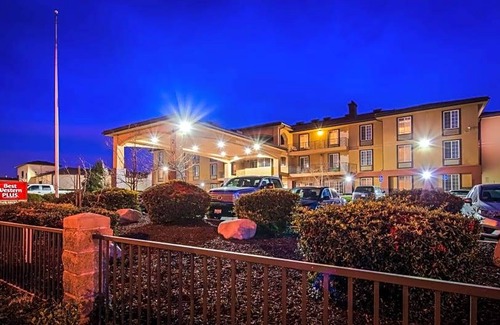 Tehachapi Hotel | 2-Star Hotel ∙ Best Western Plus Country Park Hotel