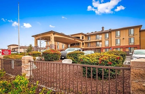 Tehachapi Hotel | 2-Star Hotel ∙ Best Western Plus Country Park Hotel