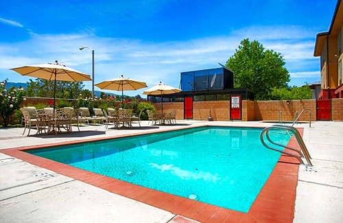 Tehachapi Hotel | 2-Star Hotel ∙ Best Western Plus Country Park Hotel