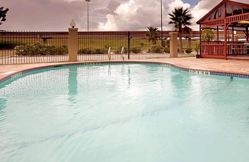 Central City Hotel | 2-Star Hotel ∙ Candlewood Suites Corpus Christi-SPID, an IHG Hotel