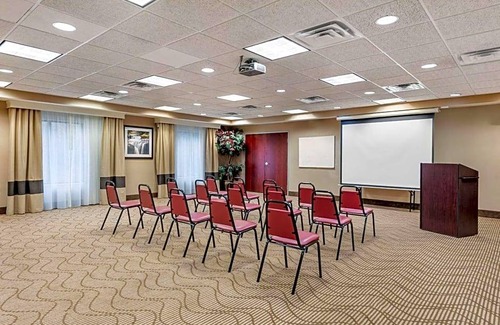 Elkhart Hotel | 2-Star Hotel ∙ Comfort Suites South Elkhart