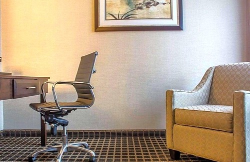 Guelph Hotel | 2-Star Hotel ∙ Comfort Inn