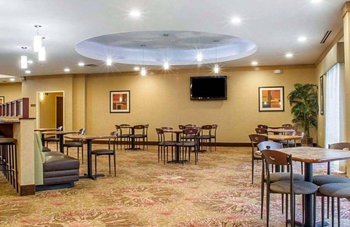 Cicero Hotel | 2-Star Hotel ∙ Comfort Suites Cicero - Syracuse North