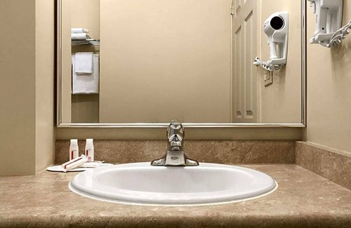Guelph Hotel | 2-Star Hotel ∙ Days Inn by Wyndham Guelph