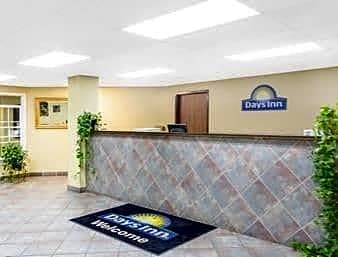 Phenix City Hotel | 2-Star Hotel ∙ Days Inn by Wyndham Phenix City Near Fort Benning