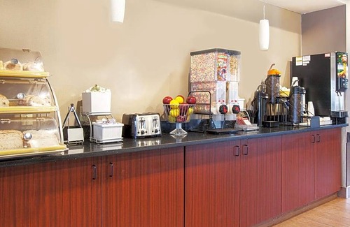 Brewerton Hotel | 2-Star Hotel ∙ Days Inn by Wyndham Brewerton/ Syracuse near Oneida Lake