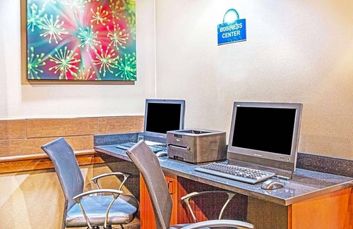 Brewerton Hotel | 2-Star Hotel ∙ Days Inn by Wyndham Brewerton/ Syracuse near Oneida Lake