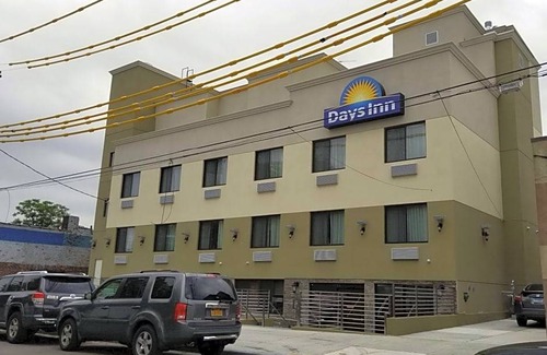 Flatlands Hotel | 2-Star Hotel ∙ Days Inn by Wyndham Brooklyn Marine Park