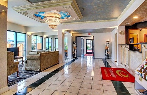 Diamondhead Hotel | 2-Star Hotel ∙ Econolodge Inn & Suites
