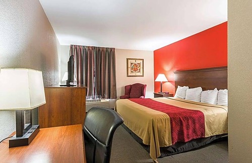 Clinton Hotel | 2-Star Hotel ∙ Econo Lodge Andrews AFB