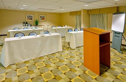 Wilkes-Barre Hotel | 2-Star Hotel ∙ Holiday Inn Express Wilkes Barre East, an IHG Hotel
