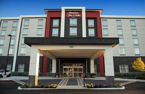 Thunder Bay Hotel | 2-Star Hotel ∙ Hampton Inn & Suites by Hilton Thunder Bay