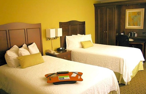Waldron Hotel | 2-Star Hotel ∙ Hampton Inn Kansas City - Airport