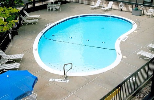 Waldron Hotel | 2-Star Hotel ∙ Hampton Inn Kansas City - Airport