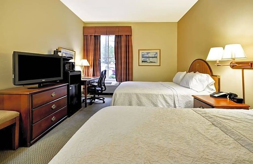 West Ashley Hotel | 2-Star Hotel ∙ Hampton Inn & Suites Charleston-West Ashley