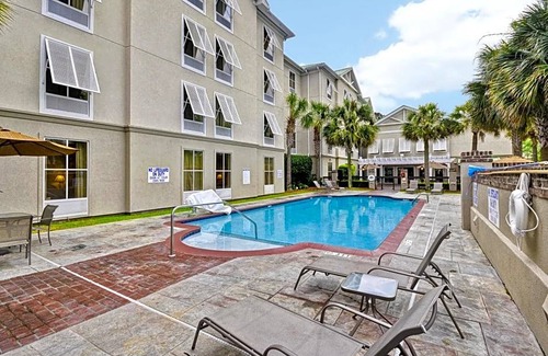 West Ashley Hotel | 2-Star Hotel ∙ Hampton Inn & Suites Charleston-West Ashley