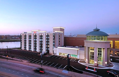 Green Bay Hotel | 2-Star Hotel ∙ Hampton Inn Green Bay Downtown