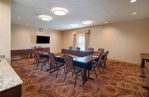 Corydon Hotel | 2-Star Hotel ∙ Hampton Inn Corydon