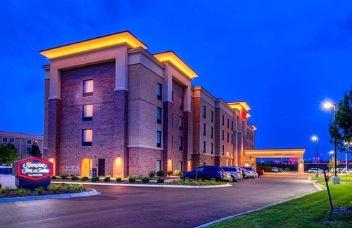 Wixom Hotel | 2-Star Hotel ∙ Hampton Inn & Suites Wixom/Novi/Detroit, Mi