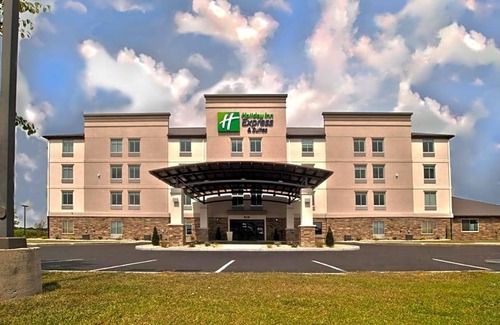Haubstadt Hotel | 2-Star Hotel ∙ Holiday Inn Express & Suites Evansville North, an IHG Hotel