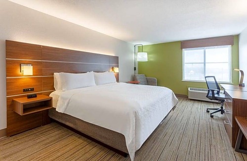 Scottsburg Hotel | 2-Star Hotel ∙ Holiday Inn Express Scottsburg, an IHG Hotel