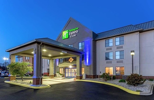 Scottsburg Hotel | 2-Star Hotel ∙ Holiday Inn Express Scottsburg, an IHG Hotel