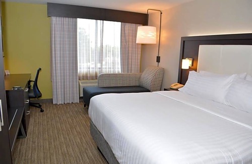 Waterville Hotel | 2-Star Hotel ∙ Holiday Inn Express & Suites Waterville - North, an IHG Hotel