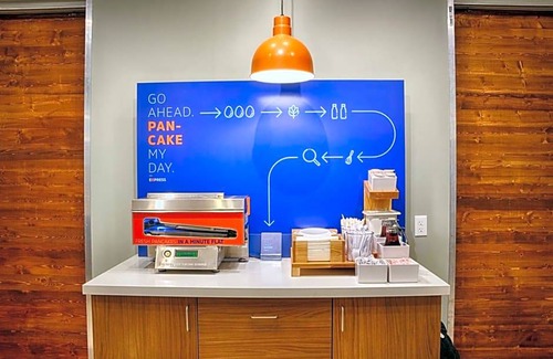 Elizabeth Hotel | 2-Star Hotel ∙ Holiday Inn Express - Newark Airport - Elizabeth, an IHG Hotel