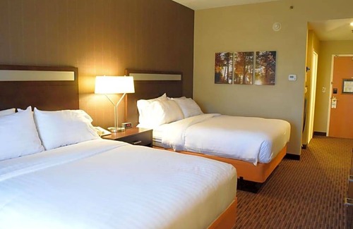 Watertown Hotel | 2-Star Hotel ∙ Holiday Inn Express Hotel & Suites Watertown - Thousand Islands, an IHG Hotel