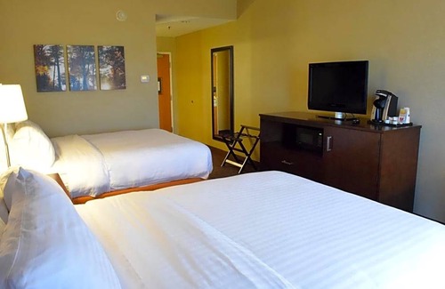 Watertown Hotel | 2-Star Hotel ∙ Holiday Inn Express Hotel & Suites Watertown - Thousand Islands, an IHG Hotel