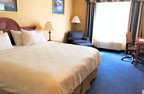 North Syracuse Hotel | 2-Star Hotel ∙ Holiday Inn Express Syracuse Airport, an IHG Hotel