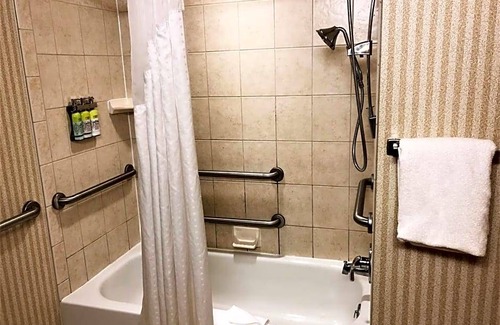 North Syracuse Hotel | 2-Star Hotel ∙ Holiday Inn Express Syracuse Airport, an IHG Hotel