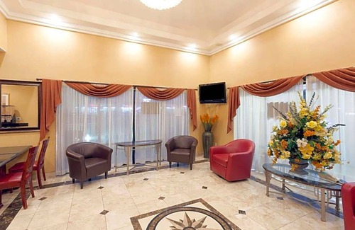 El Rancho Hotel | 2-Star Hotel ∙ Howard Johnson Hotel & Suites by Wyndham Pico Rivera