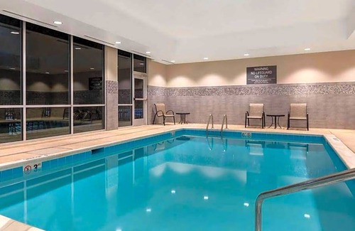 Lake Delton Hotel | 2-Star Hotel ∙ La Quinta Inn & Suites by Wyndham Wisconsin Dells