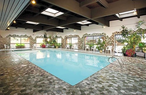 Jasper Hotel | 2-Star Hotel ∙ Marmot Lodge Jasper