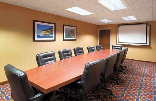Auburn Hills Hotel | 2-Star Hotel ∙ Quality Inn Auburn Hills