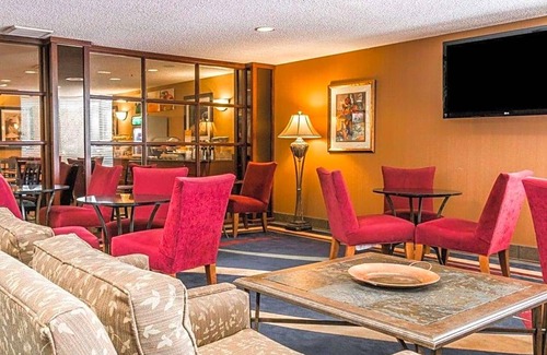 Auburn Hills Hotel | 2-Star Hotel ∙ Quality Inn Auburn Hills