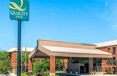 Auburn Hills Hotel | 2-Star Hotel ∙ Quality Inn Auburn Hills