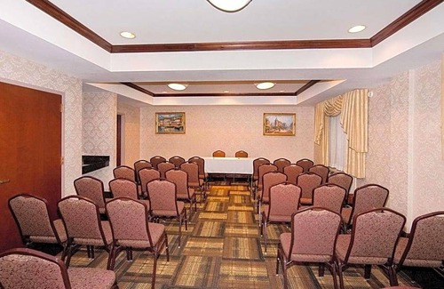 Industry Hotel | 2-Star Hotel ∙ Quality Suites NYC Gateway