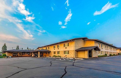 Rib Mountain Hotel | 2-Star Hotel ∙ Quality Inn Wausau