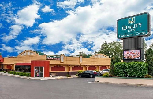 Logansport Hotel | 2-Star Hotel ∙ Quality Inn Conference Center Logansport