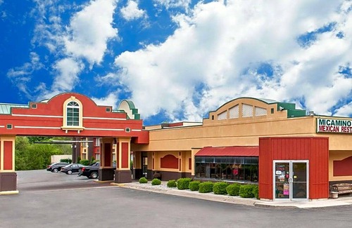 Logansport Hotel | 2-Star Hotel ∙ Quality Inn Conference Center Logansport