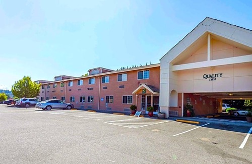Arlington Hotel | 2-Star Hotel ∙ Quality Inn Arlington