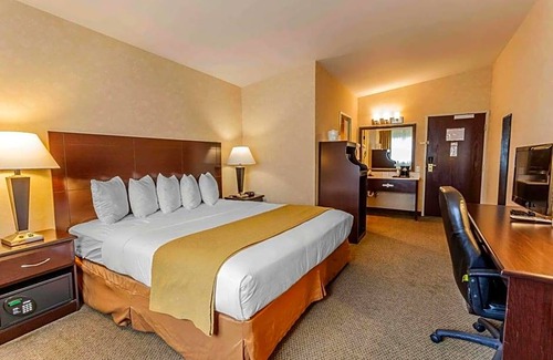 Arlington Hotel | 2-Star Hotel ∙ Quality Inn Arlington