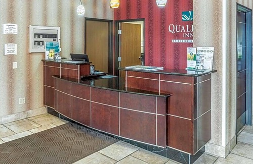 Mankato Hotel | 2-Star Hotel ∙ Quality Inn & Suites