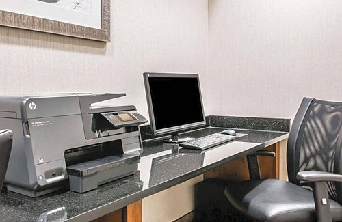 Warren Hotel | 2-Star Hotel ∙ Quality Inn & Suites Warren - Detroit