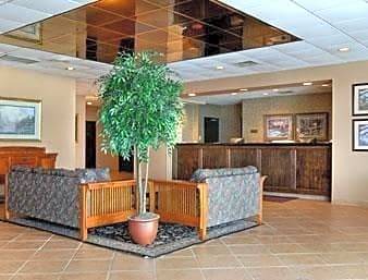 Watertown Hotel | 2-Star Hotel ∙ Ramada by Wyndham Watertown