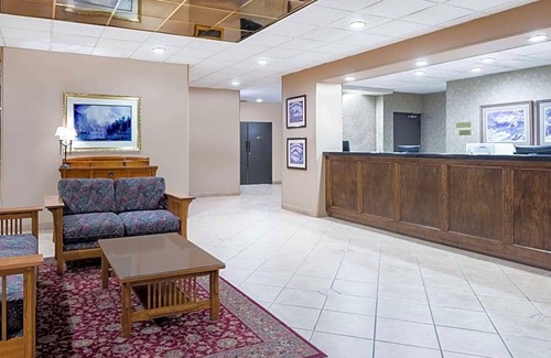 Watertown Hotel | 2-Star Hotel ∙ Ramada by Wyndham Watertown