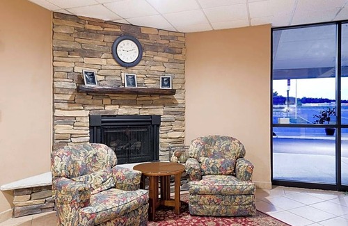 Watertown Hotel | 2-Star Hotel ∙ Ramada by Wyndham Watertown