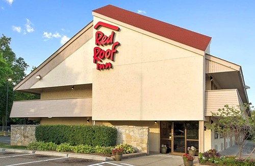 Roseville Hotel | 2-Star Hotel ∙ Red Roof Inn Detroit - Roseville St Clair Shores